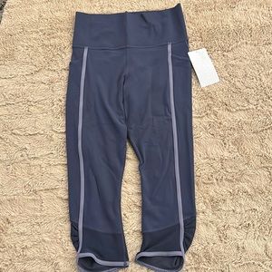 NEW! ATHLETA SALUTATION STASH POCKET Il Capri Medium Petite Crop